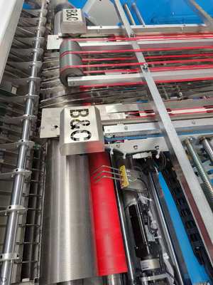 বড় কাগজের আকার (170 * 170 সেমি) এবং একাধিক পাওয়ার অপশন (22kw-30kw) সহ উচ্চ নির্ভুলতা স্বয়ংক্রিয় ফ্লুট ল্যামিনেটর মেশিন