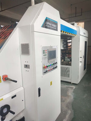 ঠান্ডা বা গরম স্তরায়ণ ঢেউতোলা শীট স্তরায়ণ সিস্টেম যা ৩০ কিলোওয়াট মেশিনের শক্তি দ্বারা চালিত, মসৃণ স্তরায়ণ প্রক্রিয়া নিশ্চিত করে