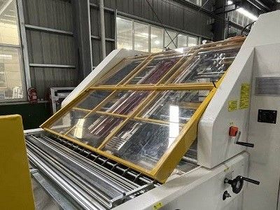 2200x2200mm বাঁশি লেমিনেটিং মেশিন স্বয়ংক্রিয়ভাবে মুদ্রণের জন্য সিই শিড সহ